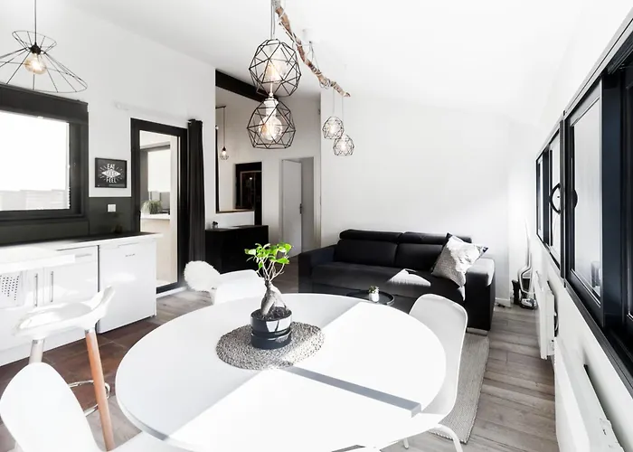 Chaleureux T2 Centre Au Calme Et Patio 아파트